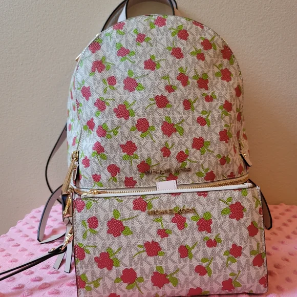 Michael Kors backpack and wallet - Picture 11 of 16